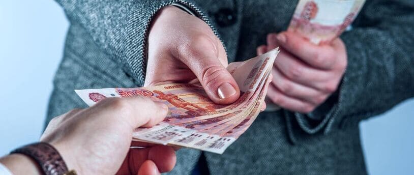 Россияне предпочитают не давать и не брать деньги в долг