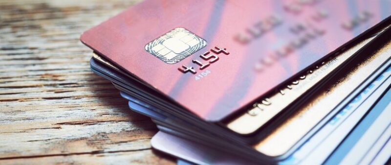 Среди россиян растет спрос на кредитные карты