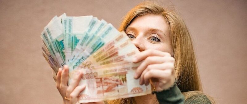 Желаемая зарплата россиян в три раза превышает среднюю по стране