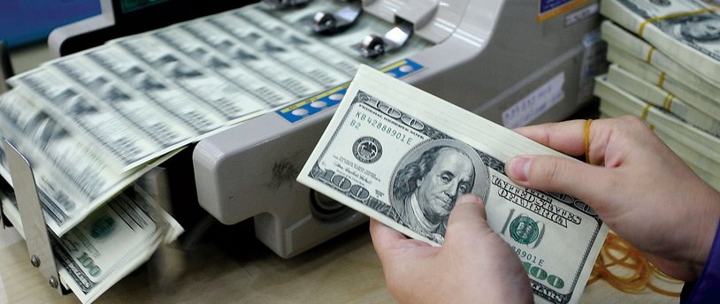 Россияне предпочитают хранить валюту за рубежом